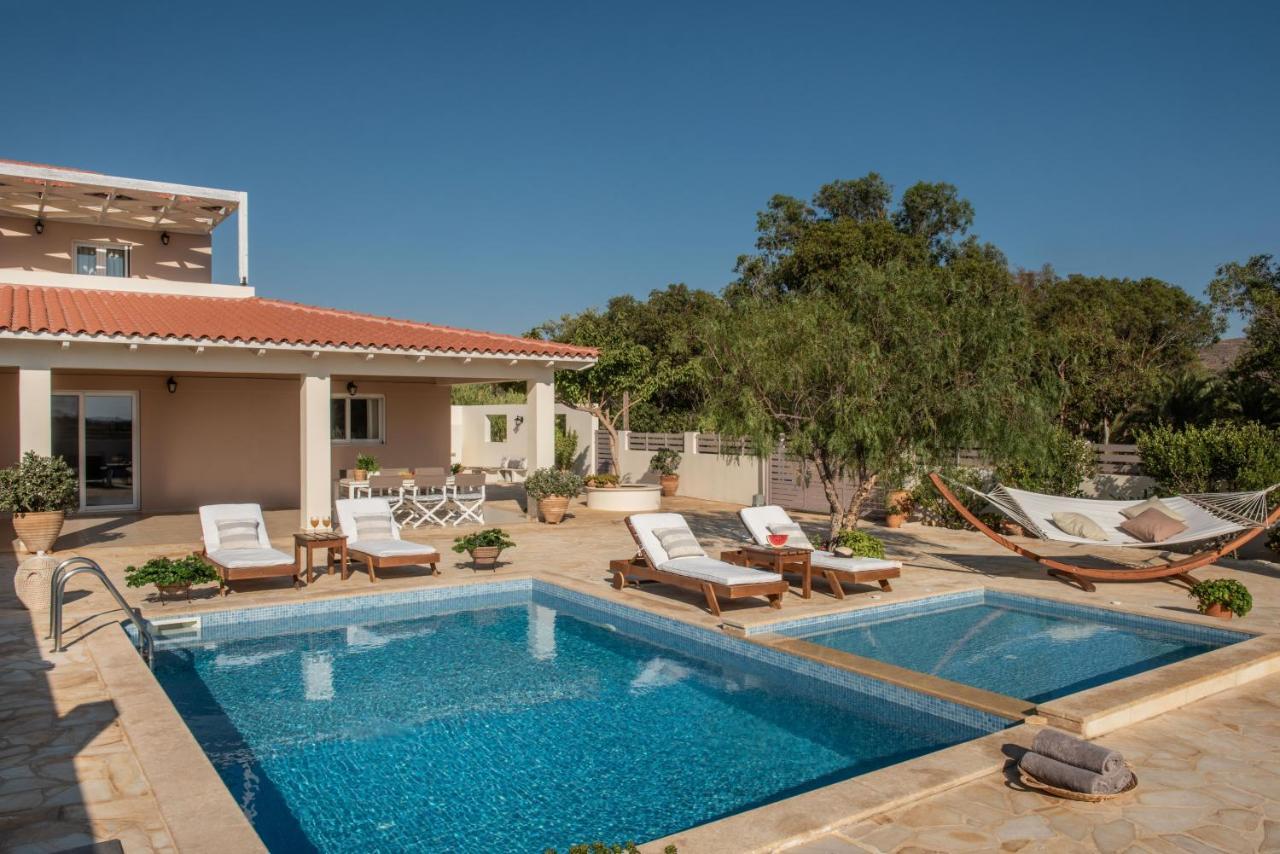 Filothei Beach House With Pool Kalamaki  Buitenkant foto