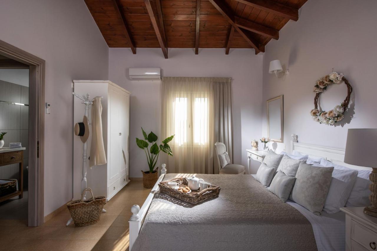 Filothei Beach House With Pool Kalamaki  Buitenkant foto